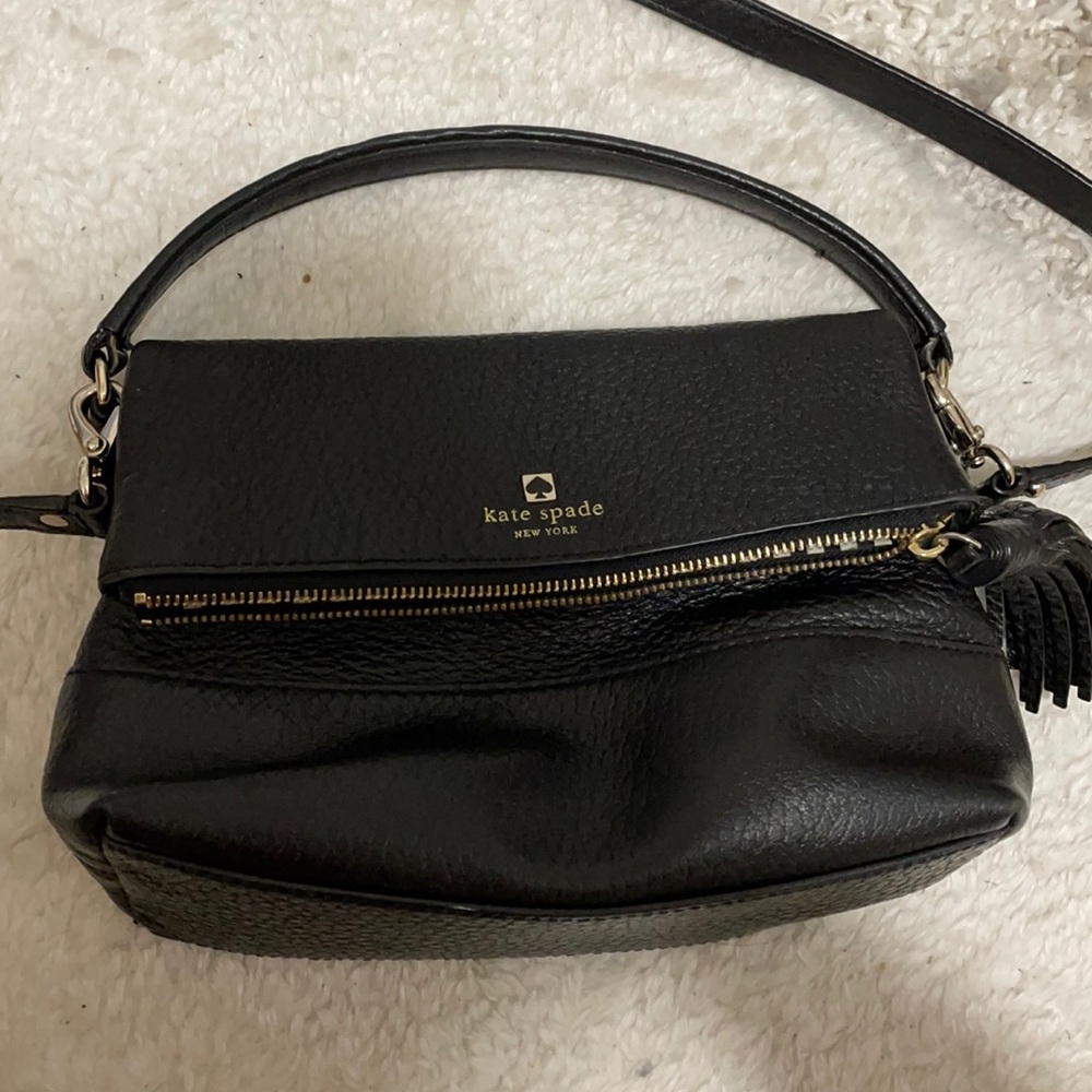 Black Kate Spade Crossbody with magnetic closure